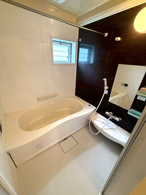 バス・シャワールーム　追い焚き機能・浴室暖房乾燥機付きバスルーム☆雨の日のお洗濯に