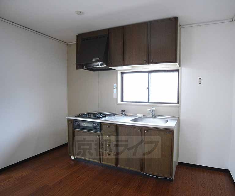 キッチン　３口ガスコンロでお料理も捗ります。