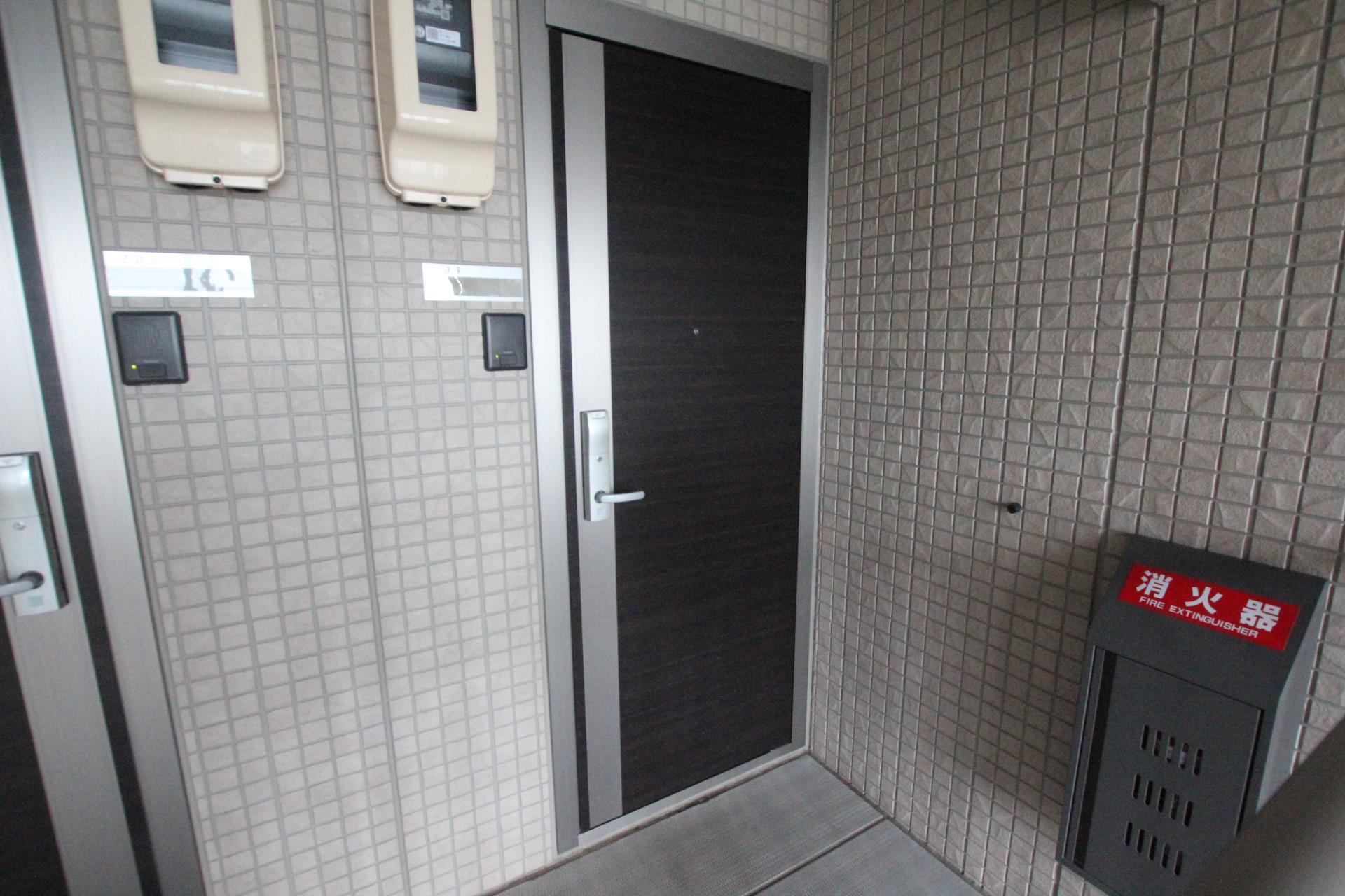 玄関　同タイプ反転イメージ