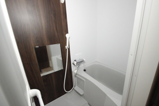 バス・シャワールーム　※別部屋の写真です