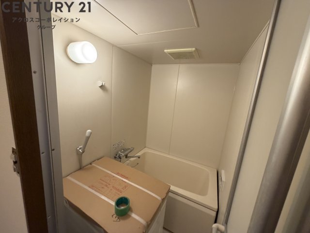 バス・シャワールーム　シンプルな浴室