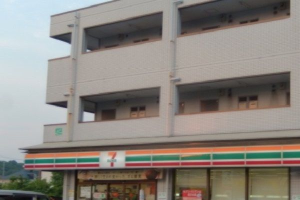 コンビニ　セブンイレブン（コンビニ）まで50m