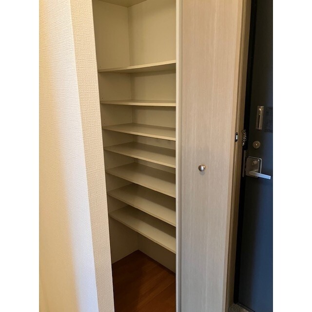 玄関　玄関収納