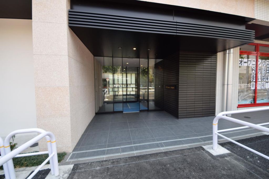 エントランス　エントランス