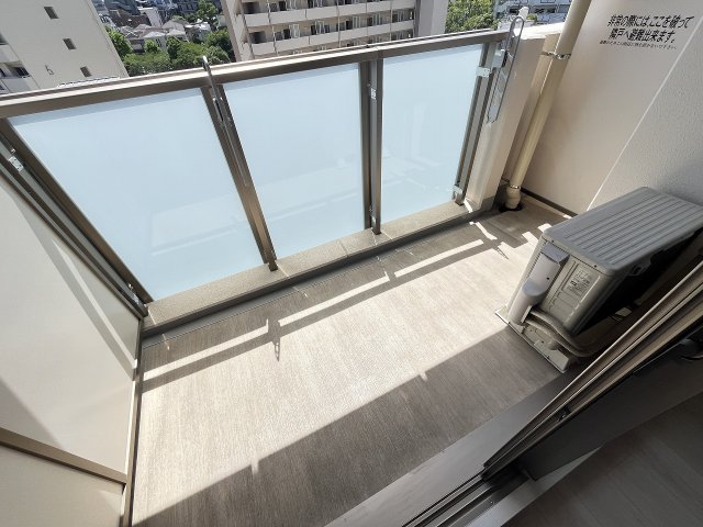 バルコニー　バルコニーからの眺めを楽しみながら食事をしませんか