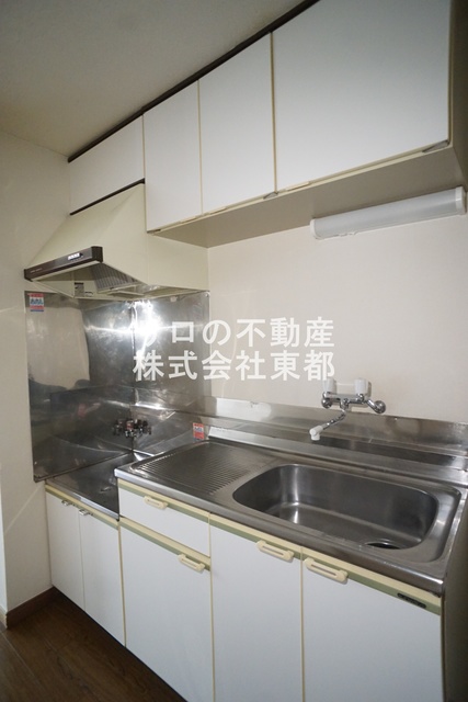 キッチン　上下収納豊富・調理スペースあり！使い勝手の良いキッチンです♪