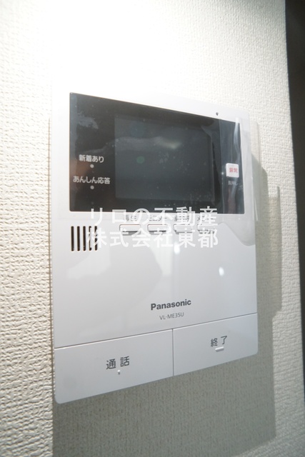 セキュリティ　来訪者の姿を確認できるＴＶモニター付インターホン設置済です！