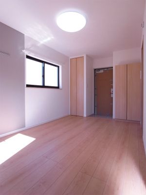 居室・リビング　☆明るい洋室☆