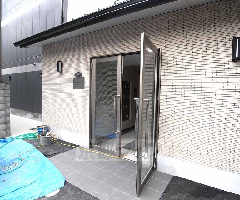 その他共有部分　高級感のある入口です。