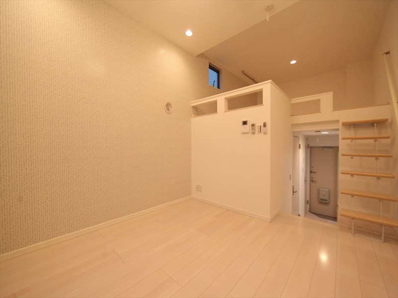 居室・リビング　洋室7帖　ロフト5.8帖（収納にも寝室にも使用できます）