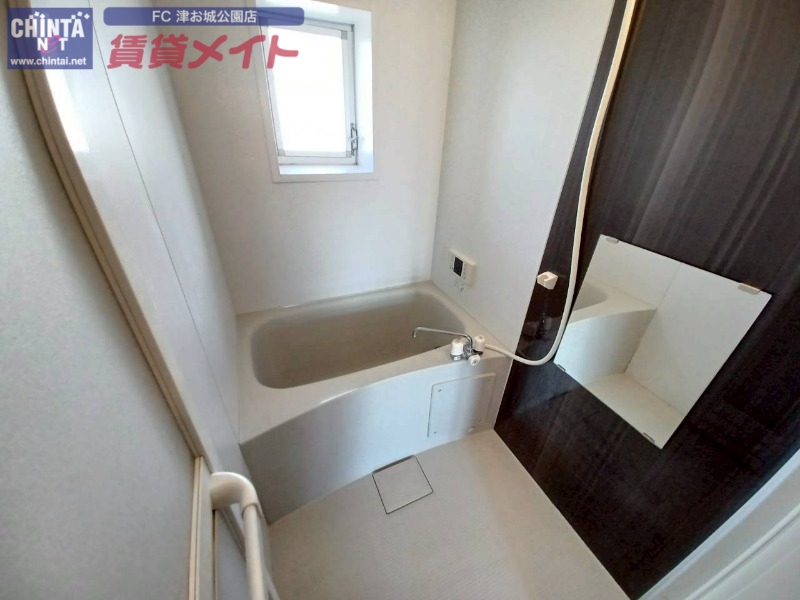 バス・シャワールーム　同じ物件、別部屋の写真です