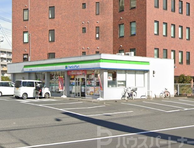 コンビニ　ファミリーマート松戸七畝割店（コンビニ）まで560m