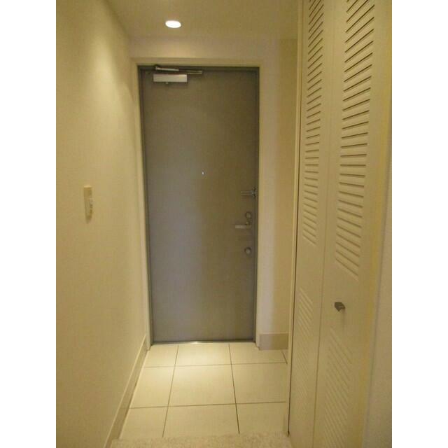 玄関　O2タイプ2016年12月撮影 同タイプ416号室の写真です