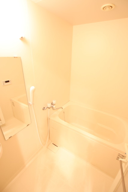 バス・シャワールーム　【※クリーニング前の写真となります】ゆったりとしたバスルーム