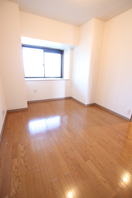 その他部屋・スペース　【※クリーニング前の写真となります】玄関側の６帖の洋室