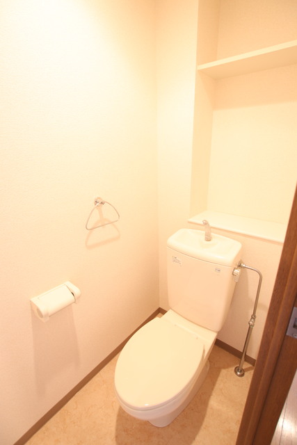 トイレ　【※クリーニング前の写真となります】バストイレ別です♪