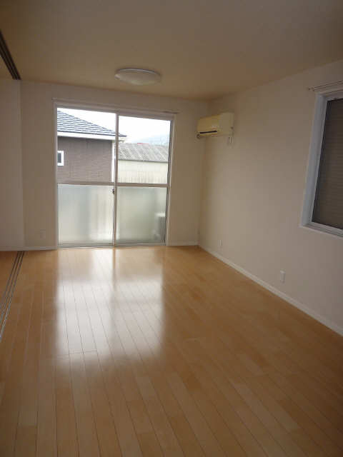 居室・リビング　室内