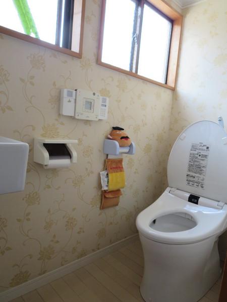 トイレ　洗浄機能付き便座