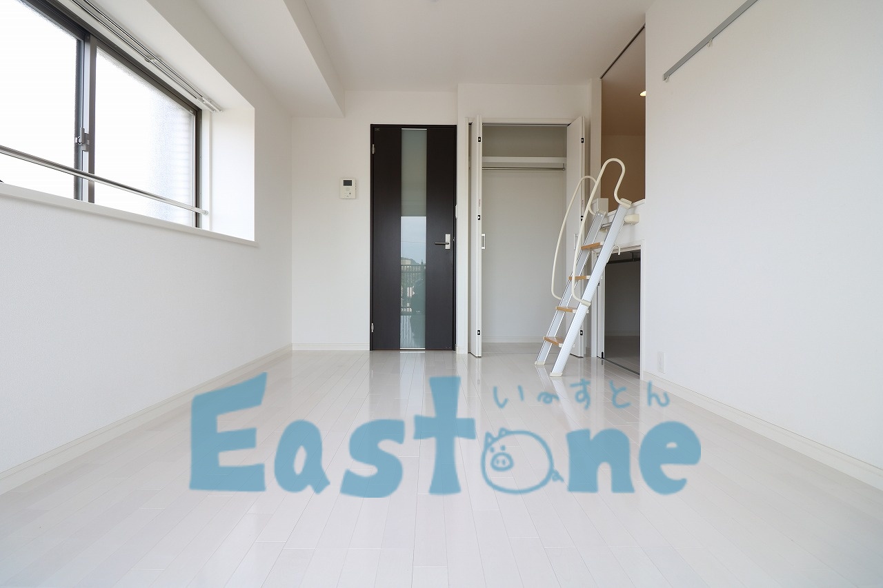 居室・リビング　白いフローリングであなたの家具が映えます♪