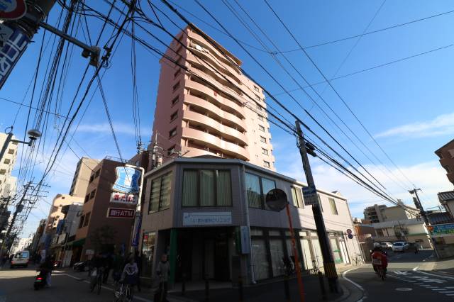 建物外観　最寄り駅徒歩8分圏内の人気マンションです