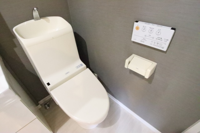 トイレ　※別室の参考写真の為、現況優先です。