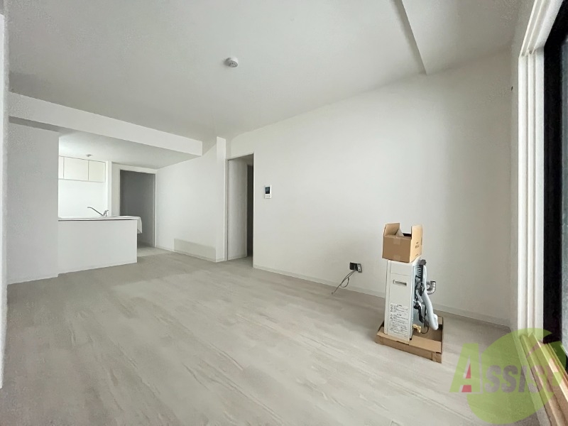 居室・リビング　リビングを別角度から撮ってみました。家具の配置もしやすそう。