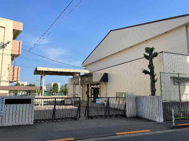 中学校　調布市立第三中学校（中学校）まで1099m