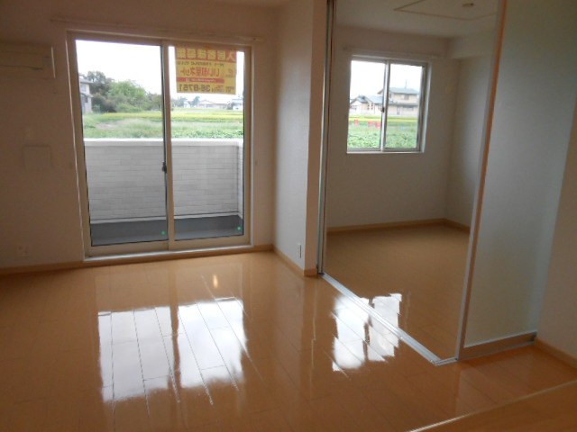 居室・リビング　南面リビング（１２．３畳）・エアコン完備