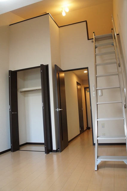 居室・リビング　オシャレでしょ？天井も高いです♪