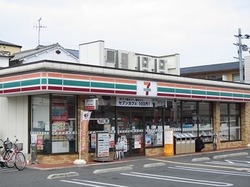 コンビニ　セブンイレブン（コンビニ）まで297m