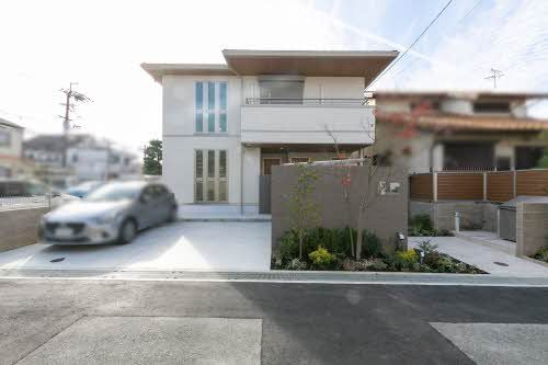 建物外観　積水ハウス施工・軽量鉄骨造２階建て