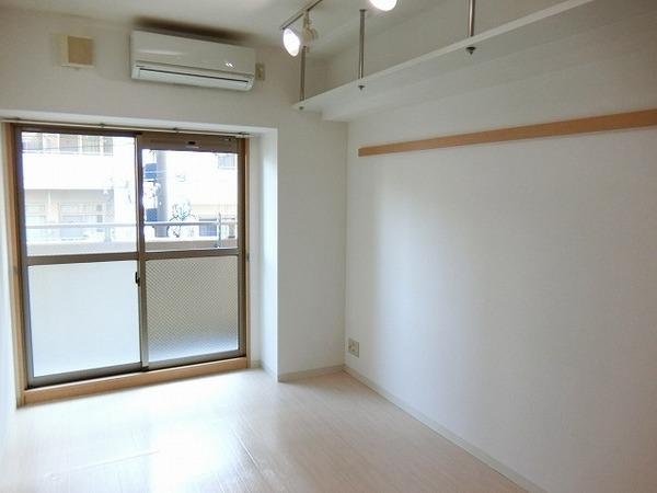 居室・リビング　広々とした洋室！