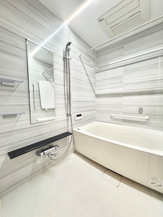 バス・シャワールーム　コンパクトで使いやすいお風呂です