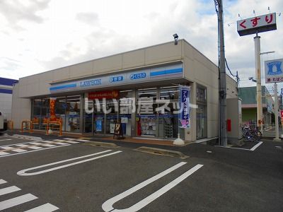 コンビニ　ローソン 奈良四条大路三丁目店（コンビニ）まで212m