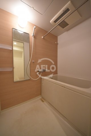 バス・シャワールーム　トレヴァンス梅田　浴室