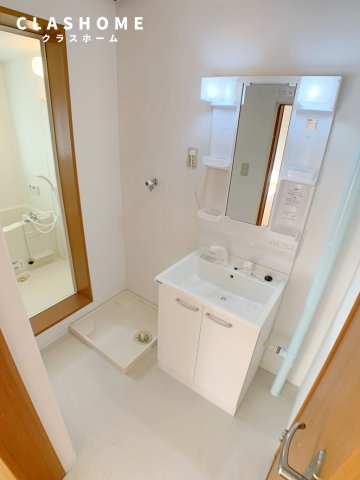 洗面設備　同物件の別部屋になります。