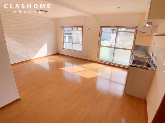 居室・リビング　同物件の別部屋になります。