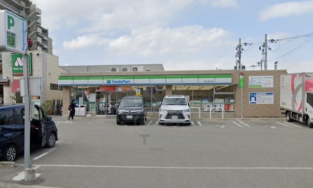 コンビニ　ファミリーマート　吹田千里丘北（コンビニ）まで161m