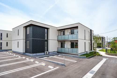 建物外観　駐車場