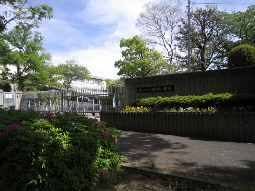 中学校　富田林市立藤陽中学校（中学校）まで572m