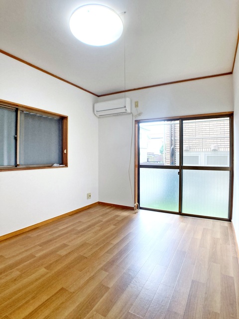 居室・リビング　※補修前の参考画像の為、設備等は現況優先。