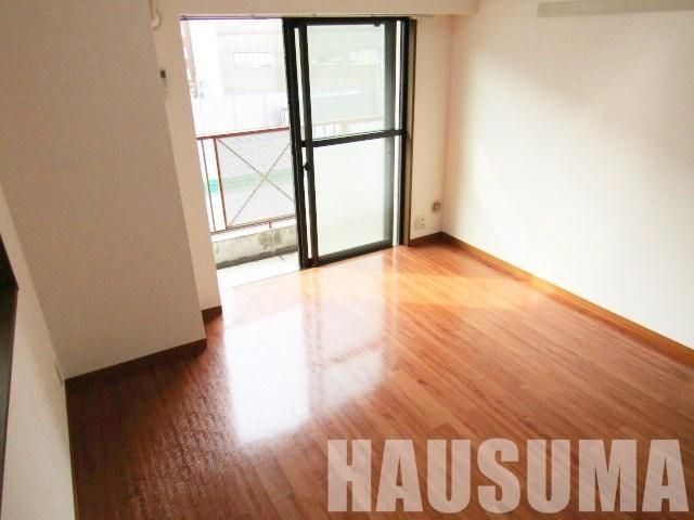 居室・リビング　室内