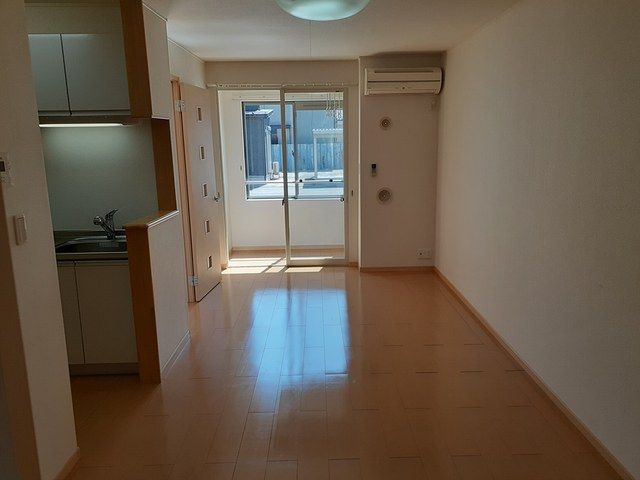 居室・リビング　こちらの居間で趣味の時間をお楽しみください