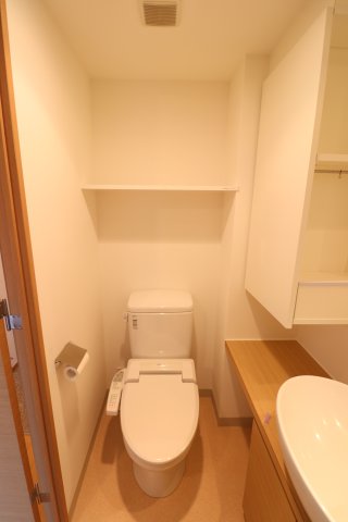 トイレ　同間取り別部屋の参考写真です。