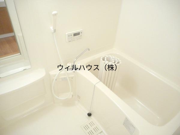 バス・シャワールーム　浴室乾燥機付きバス！