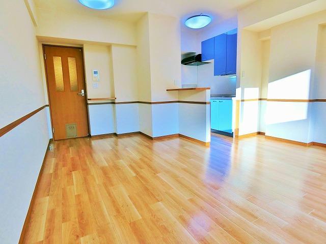 居室・リビング　室内写真は別部屋の写真です。