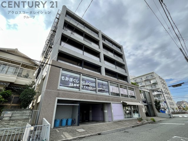建物外観　オートロックで外部の人間が簡単に出入りできないため安心です。