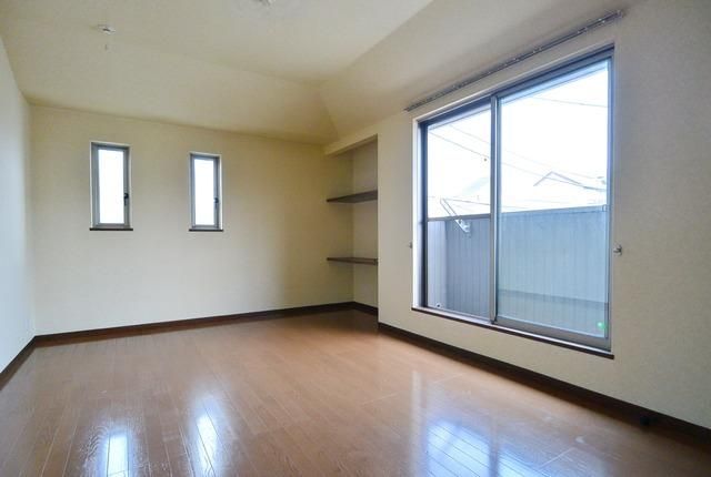 居室・リビング　★角部屋で２面採光です★