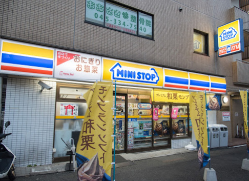 コンビニ　ミニストップ　阪東橋店（コンビニ）まで710m