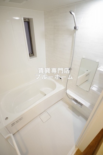 バス・シャワールーム　小窓付きで換気しやすい！